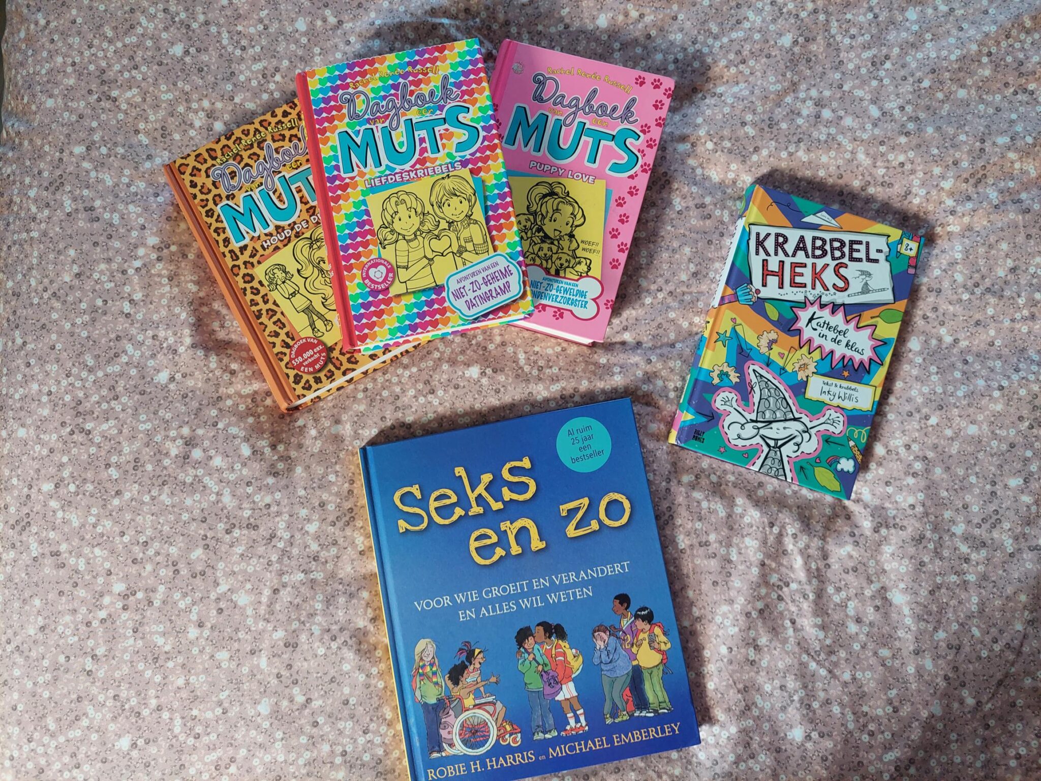 De leukste leesboeken voor meiden volgens Fay, Jez en Vie - GIRLSLABEL